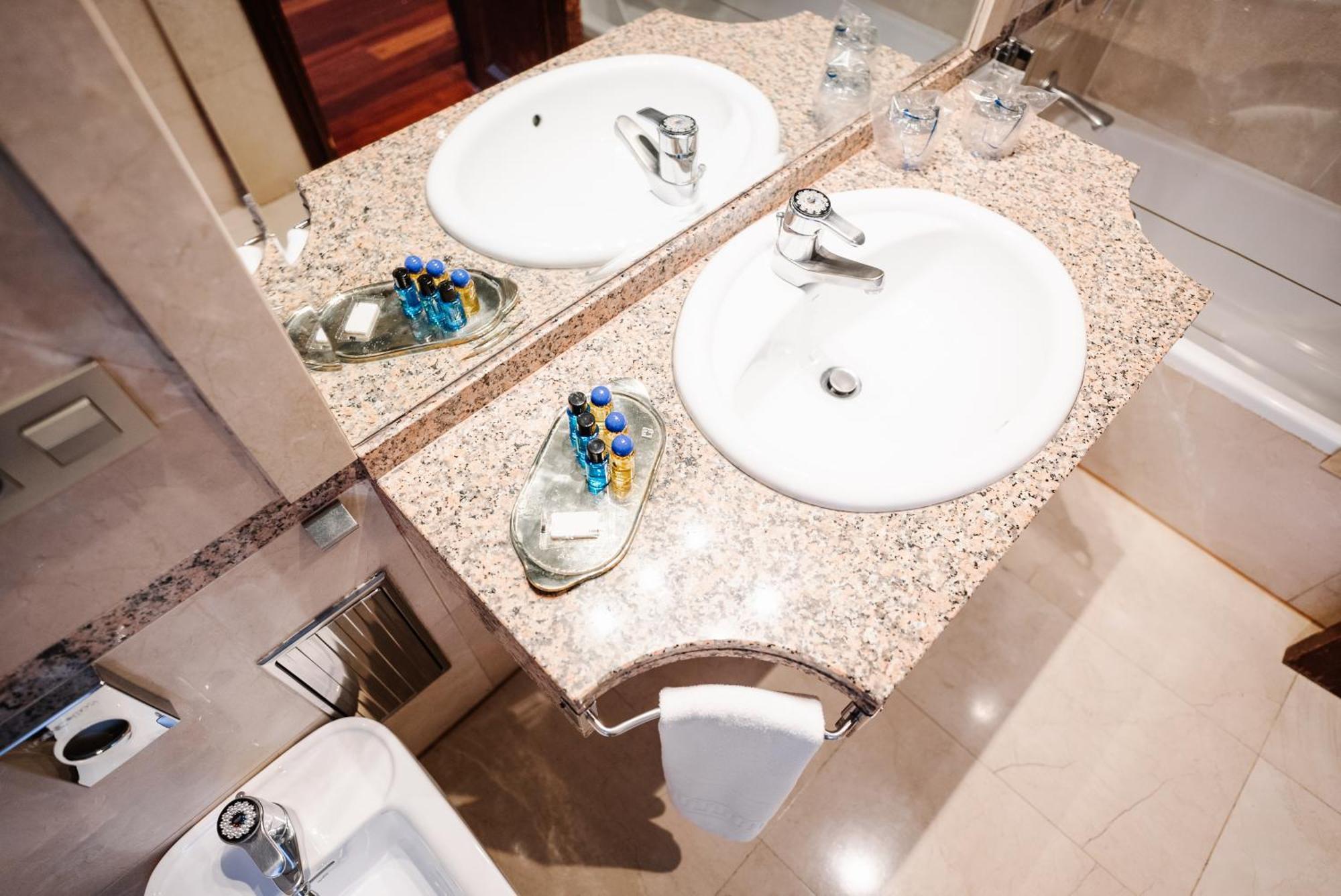 Rice Reyes Catolicos Hotel Burgo Екстериор снимка